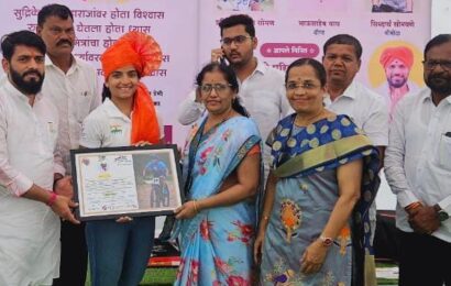 अग्नीपंखचे प्रेरणा सायकल पुरस्कार सोमन वाघ सोनवणे यांना प्रदान