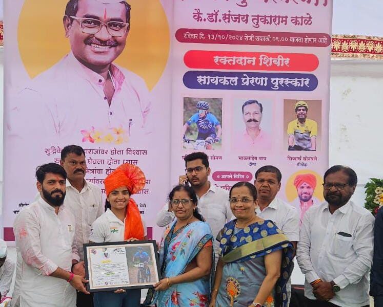 अग्नीपंखचे प्रेरणा सायकल पुरस्कार सोमन वाघ सोनवणे यांना प्रदान