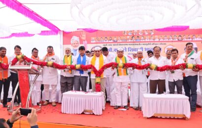 महसूलमंत्री राधाकृष्ण विखेंचा आमदार प्राजक्त तनपुरेंवर हल्लाबोल