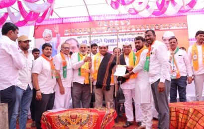 महसूलमंत्री विखे पाटील यांच्या उपस्थितीत धनगर समाजाचा शिवाजीराव कर्डिले यांना पाठिंबा