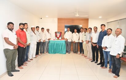 संगमनेरकरांनी जागवल्या स्व.विलासराव देशमुख यांच्या आठवणी, यशोधन कार्यालय येथे जयंतीनिमित्त अभिवादन