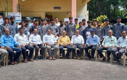 उद्योगविश्वात ग्रामीण विद्यार्थ्यांची दमदार एन्ट्री – डॉ. विठ्ठलराव विखे पाटील आयटीआयच्या ४० प्रशिक्षणार्थींची नामांकित कंपन्यांमध्ये निवड, प्लेसमेंट म्हणजेच प्रगती – डॉ. विखे पाटील आयटीआयचा विश्वास वाढवणारा टप्पा उद्योगविश्वात ग्रामीण विद्यार्थ्यांची दमदार एन्ट्री – डॉ. विठ्ठलराव विखे पाटील आयटीआयच्या ४० प्रशिक्षणार्थींची नामांकित कंपन्यांमध्ये निवड, प्लेसमेंट म्हणजेच प्रगती – डॉ. विखे पाटील आयटीआयचा विश्वास वाढवणारा टप्पा