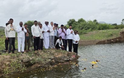 संगमनेर तालुक्यातील विविध गावांमध्ये निळवंडे पाण्याचे जलपूजन, मा. मंत्री थोरात यांच्या प्रयत्नातून आलेल्या निळवंडेच्या पाण्यामुळे तालुक्यात जलसमृद्धी – देशमुख