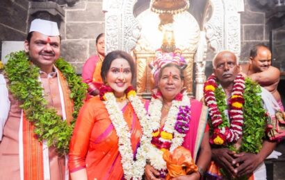 नाशिक जिल्ह्यातील जातेगावच्या कल्पना आणि कैलास दामू उगले दाम्पत्याला मिळाला मुख्यमंत्र्यांसमवेत विठुरायाच्या शासकीय महापूजेचा मान