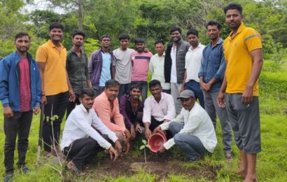 पेमगिरीच्या शहागडावर आमदार अमोल खताळ समर्थक तरुणांनी केले वृक्षारोपण