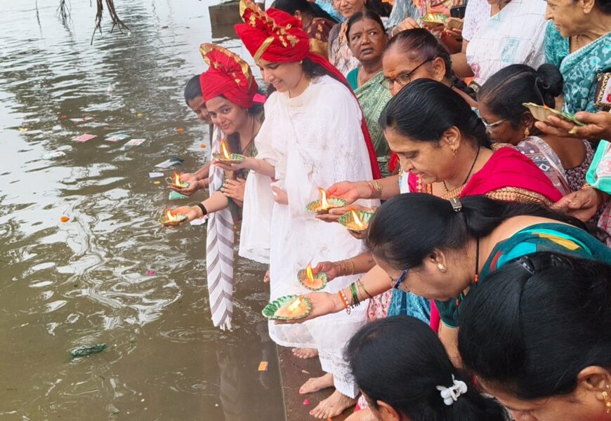 संगमनेर वासियांकडून मोठ्या उत्साहात प्रवरेचे पाणी पूजन व आरती, मा. आ. डॉ. सुधीर तांबे ,डॉ. जयश्रीताई थोरात यांची उपस्थिती